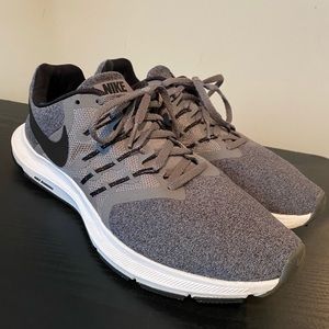 NIKE RUN SWIFT- size 10